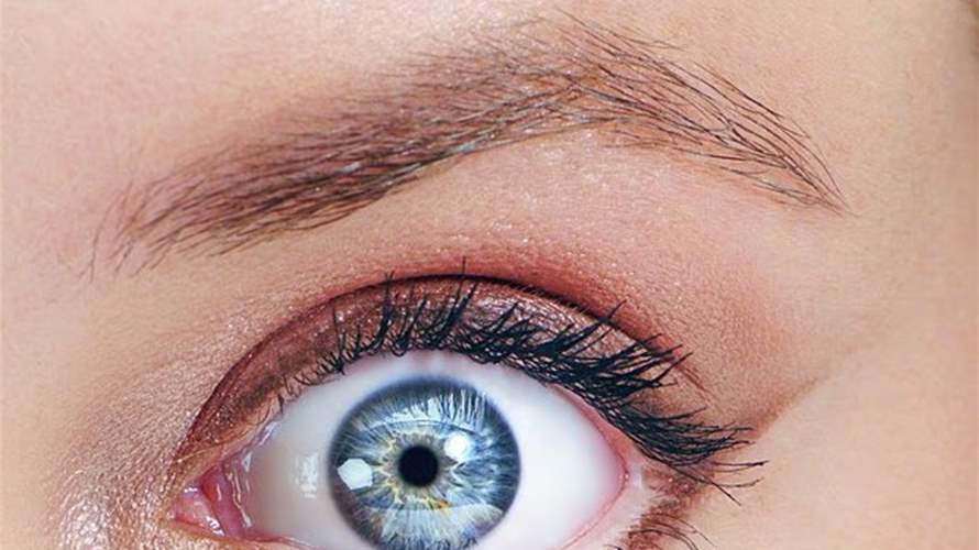 علامة لا إرادية تفضح الإعجاب… والسر في العيون