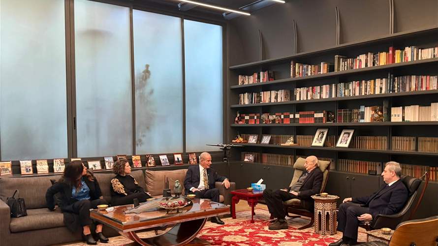 جنبلاط يستقبل السفير الأميركيّ والوفد المرافق في كليمنصو بخصور أبو فاعور