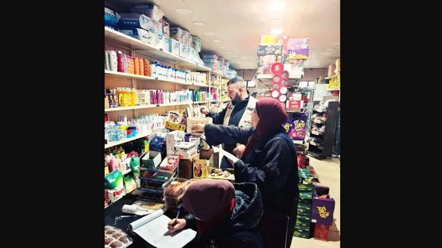 حملة مداهمات لبلدية طرابلس شملت عددًا من السوبرماركات والملاحم والمؤسسات الغذائية