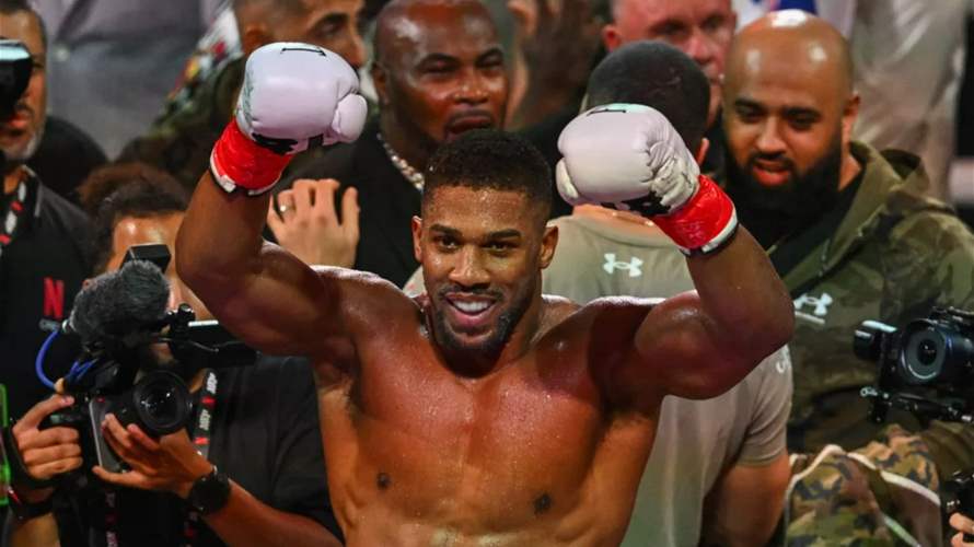 في حادث سير مروّع... إصابة بطل العالم السابق في الوزن الثقيل ومصرع شخصين