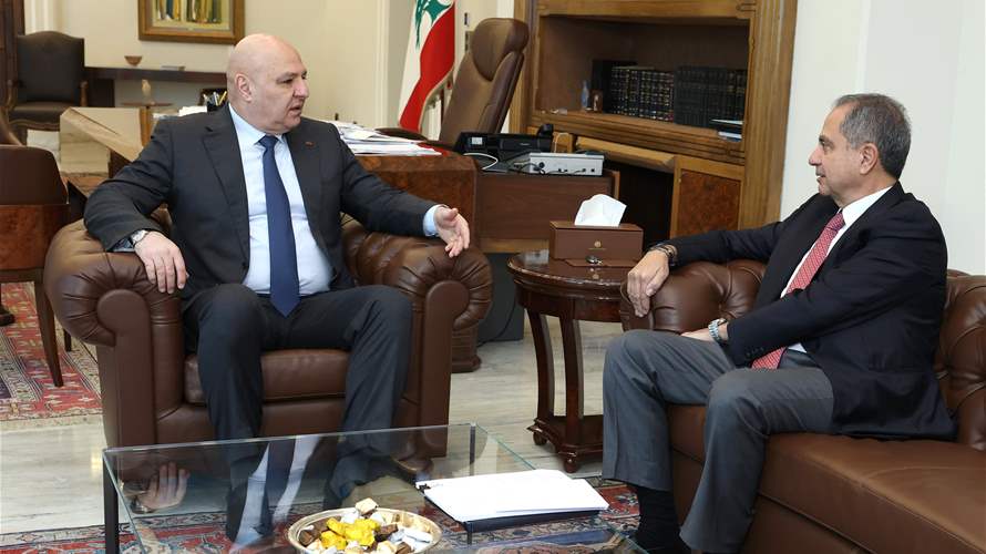 الرئيس عون اطّلع من وزير الطاقة والمياه جو صدي على مشاريع الوزارة ومن بينها العمل على اعتماد الغاز الطبيعي لإنتاج الكهرباء بدل الفيول المعتمد حاليا كما تناول البحث الاتصالات الجارية مع دول الخليج في ما يخص إمكان الاستثمار في قطاع الطاقة