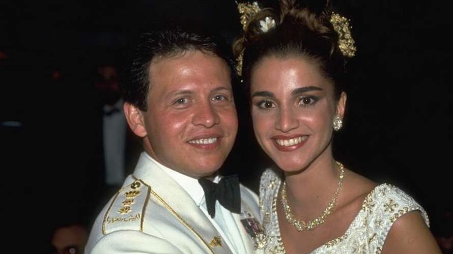 برفقة زوجها الملك عبدالله… الملكة رانيا تودّع عامًا وتستقبل آخر بصورة عفوية (صورة)