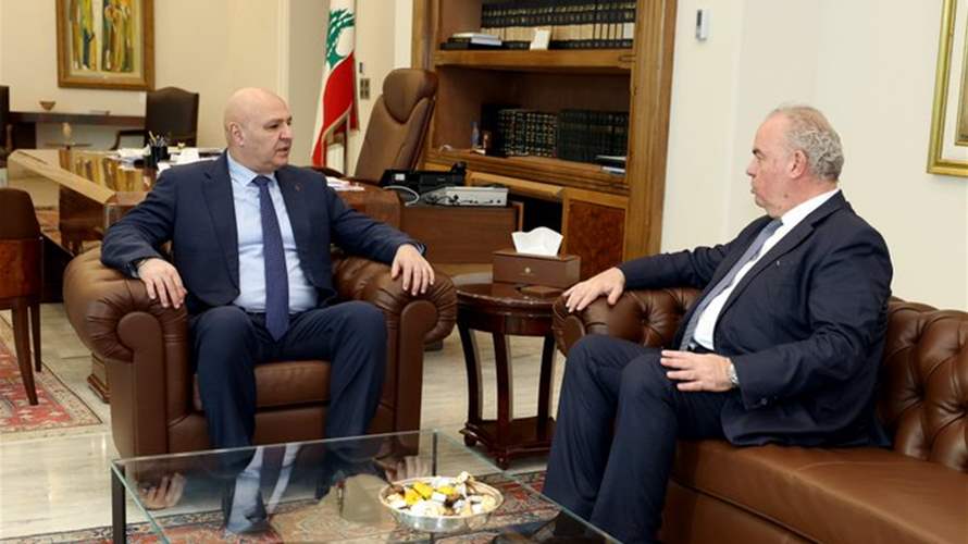الحاج اطلع الرئيس عون على إنجازات وزارة الاتصالات : ارتفاع بإيرادات الهاتف الخليوي