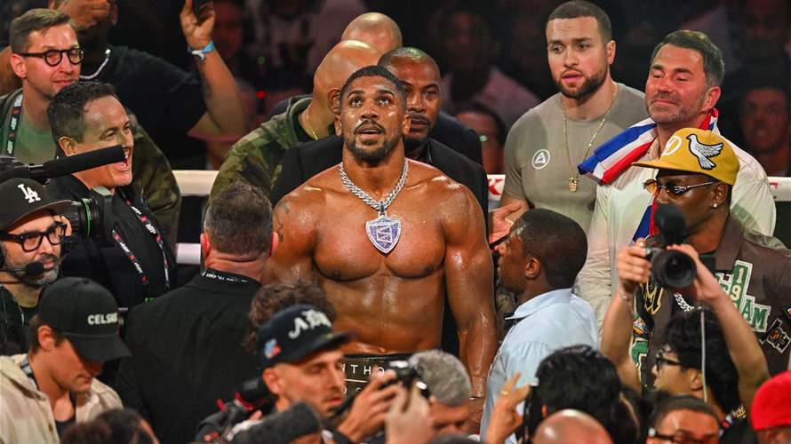 بطل العالم جوشوا يخرج عن صمته للمرة الأولى منذ الحادث المروع