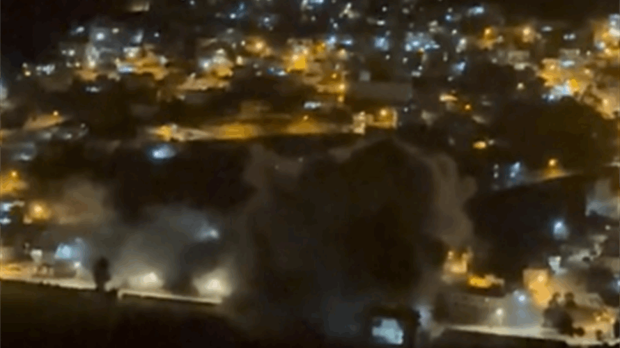 Israeli airstrike hits building in Manara