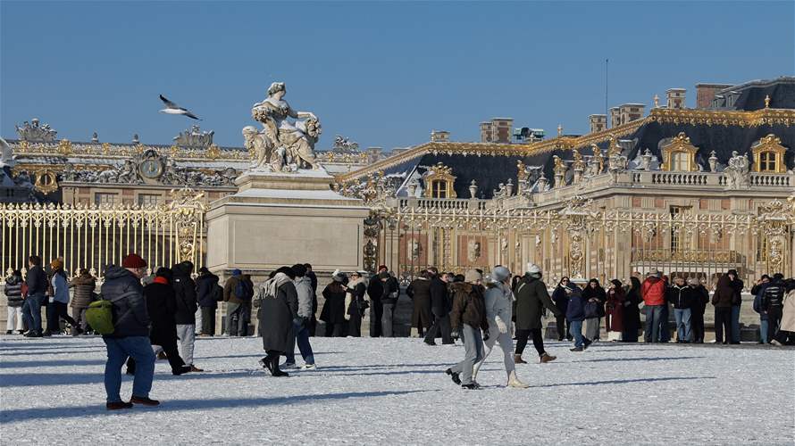 الثلوج تغطي الطرقات في فرنسا وتودي بحياة خمسة أشخاص