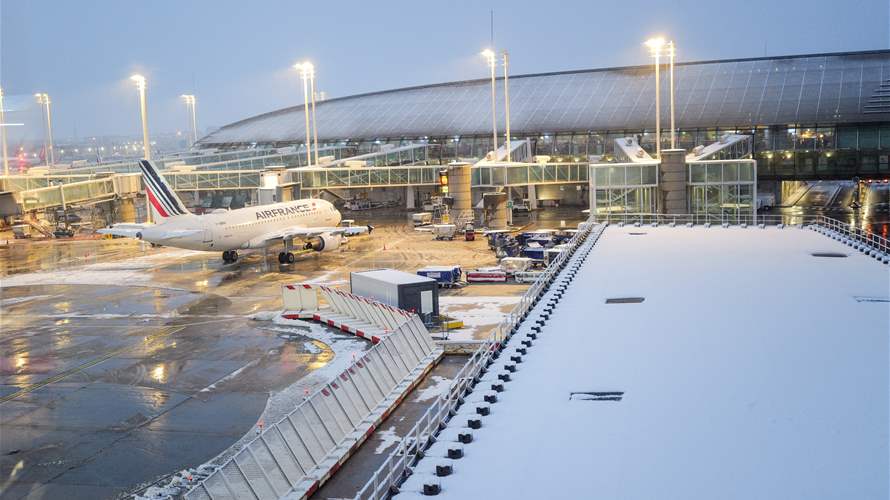 Snow forces many flight cancellations at Paris's airports early Wednesday