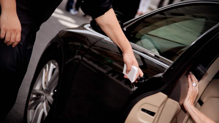 وزير الداخلية: قرار في شأن تنظيم عمل راكني السيارات