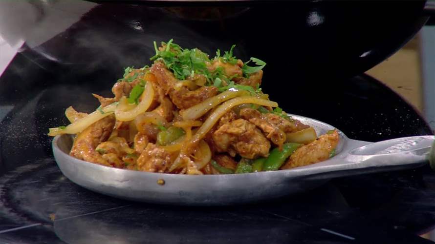 فاهيتا الدجاج بصلصة المانغا... وصفة شهية على طريقة الشيف حنا طويل (فيديو)