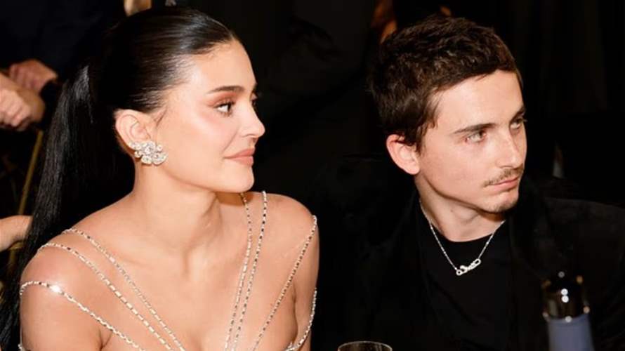 لحظة محرجة بين تيموثي شالاميه وكايلي جينر في الغولدن غلوب... وجدل حول علاقتهما (فيديو)