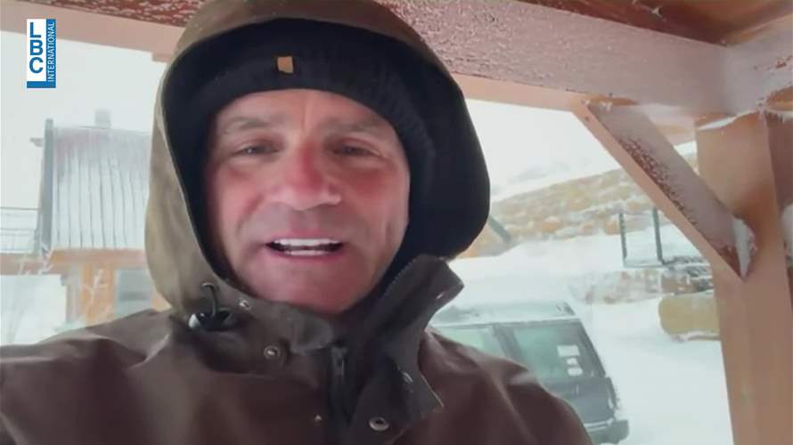 طقس عاصف وثلوج… الصورة مباشرة من اللقلوق