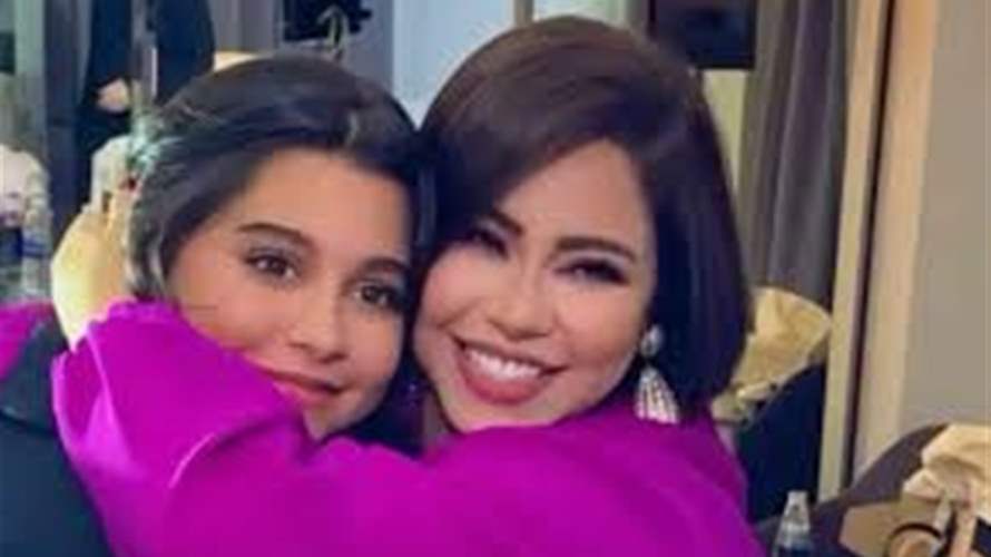 "صوت شيرين وملامحها أيضًا!"...  هنا الفقي تُشعل مواقع التواصل بأغنية أمها "على بالي" والجمهور: نسخة عنها (فيديو)