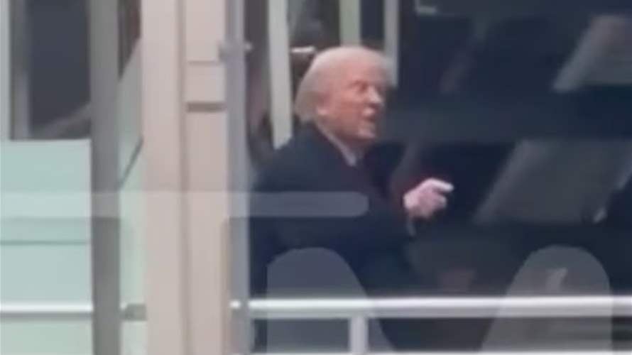 كاميرات ترصد لحظة الغضب داخل مصنع… عامل يهاجم ترامب والرئيس يرد بـ "الإصبع الأوسط" وشتيمة (فيديو)