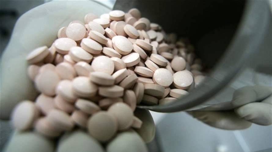 بالتعاون مع السلطات السعودية... دهم معمل لتصنيع الكبتاغون في التل الأبيض – بعلبك وضبط كمية من المخدّرات والأسلحة 