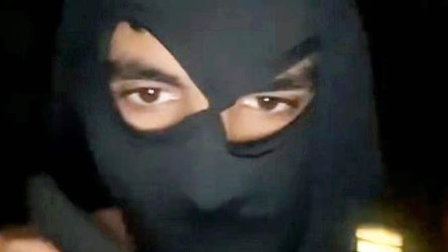 "أغبى مجرم في العالم"... لصّ يصوّر نفسه وهو يستعد للسرقات ويستعرض المال المسروق وهذا مصيره (فيديو)