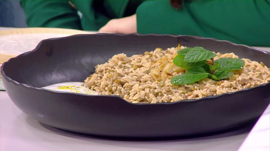 المجدرة وسلطة العدس... طبقان مميزان على طريقة الشيف فادي زغيب (فيديو)