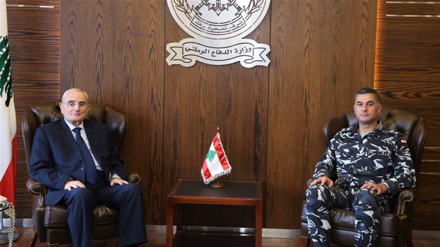 وزير الدفاع الوطني اللواء ميشال منسى استقبل المدير العام لقوى الأمن الداخلي اللواء رائد عبد الله في زيارة معايدة وجرى خلال اللقاء عرض للأوضاع العامة والشؤون الأمنية ذات الاهتمام المشترك