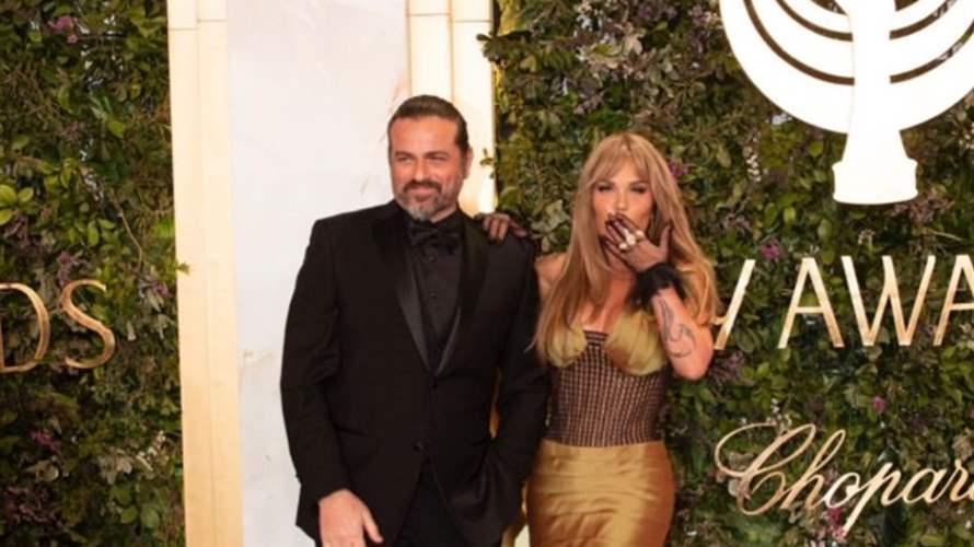 قبلة نيكول سابا ويوسف الخال الحميمة في Joy Awards حديث الجمهور… وارتطام مفاجئ لرأسها أثناء دخولها السيارة! (فيديو)