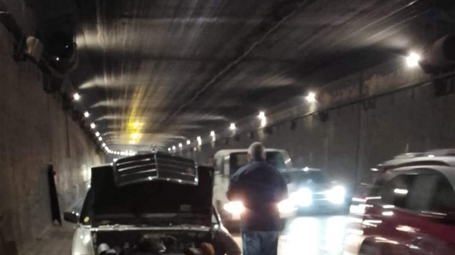 التحكم المروري: تعطل مركبة داخل نفق المطار باتجاه خلدة ودراج من مفرزة سير بعبدا يعمل على تسهيل السير في المحلة