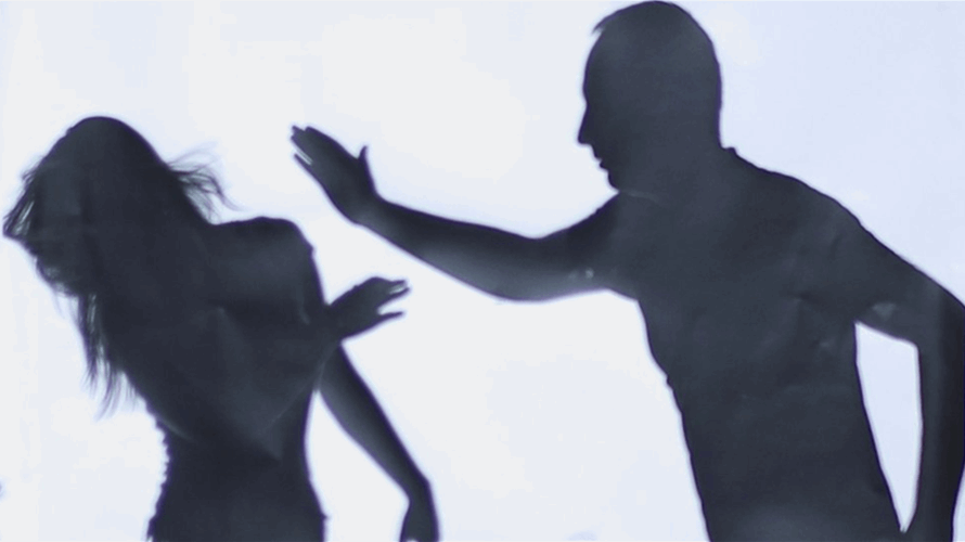 ضربها وتسبب لها بإصابات خطيرة… زوجة فنان مصري شهير تكشف التفاصيل في بلاغ رسمي: "اعتدى عليّ أمام والدتي" (صور)