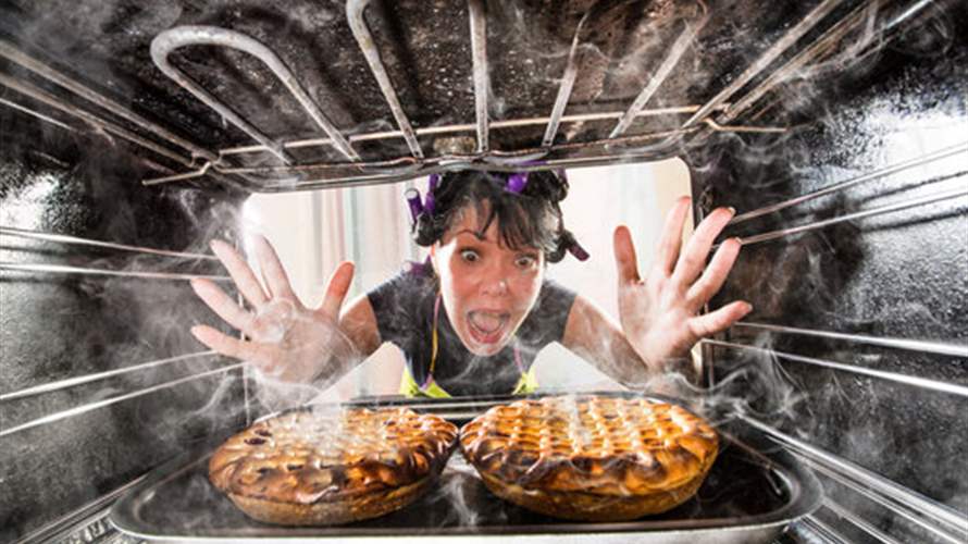 توقّفوا عن رمي الطعام المحترق فورًا... لهذا السبب!