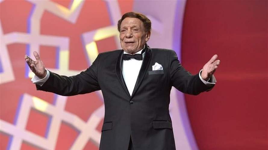 بعد شائعات نقله إلى المستشفى... إليكم آخر مستجدات وضع عادل إمام الصحي! 