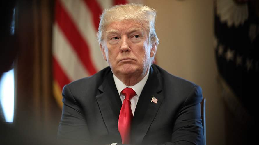 كدمة جديدة على يد ترامب تثير قلق الجمهور بشأن وضعه الصحي... والبيت الأبيض يحسم الجدل!