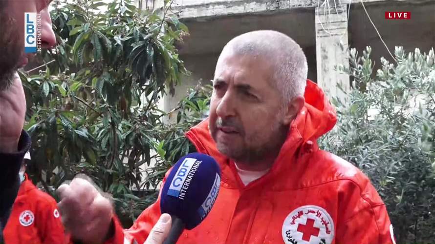 مدير الاسعاف والطوارئ في الصليب الاحمر اللبناني ألكسي نعمة للـLBCI: توصّلنا إلى حائط فاصل بيننا وبين امرأة وطفل إلى جانبها وهما على قيد الحياة ونتواصل معهما وانتشالهما سيستغرق ساعة من الوقت