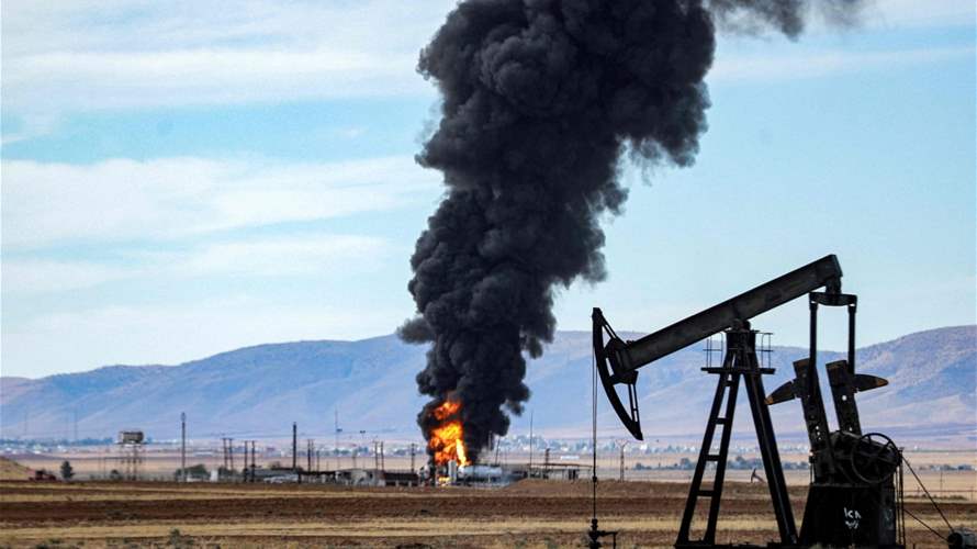 وكالة: سوريا تبدأ استخراج النفط من حقول سيطرت عليها الحكومة مؤخرا