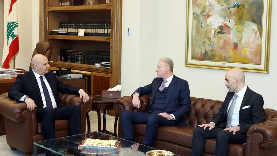 الرئيس عون عرض مع وزير الخارجية والمغتربين يوسف رجي التطورات الأخيرة في الجنوب في ضوء الاعتداءات الإسرائيلية المتواصلة والتحرّك الدبلوماسي القائم لمواجهتها كما تطرّق البحث إلى شؤون تتصل بعمل الوزارة
