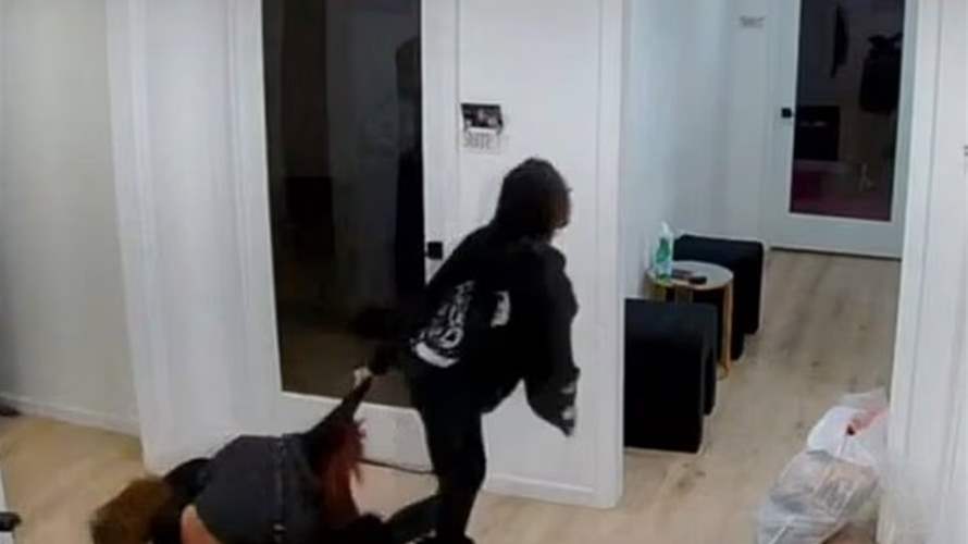 جرّتها من شعرها داخل الصالون وقصّت جزءًا منه… ما تعرّضت له هذه القاصر مرعب والسبب: 150 دولارًا (فيديو)