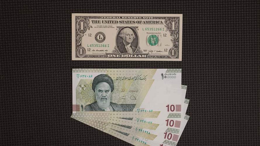 Iranian currency plunges to record low against dollar