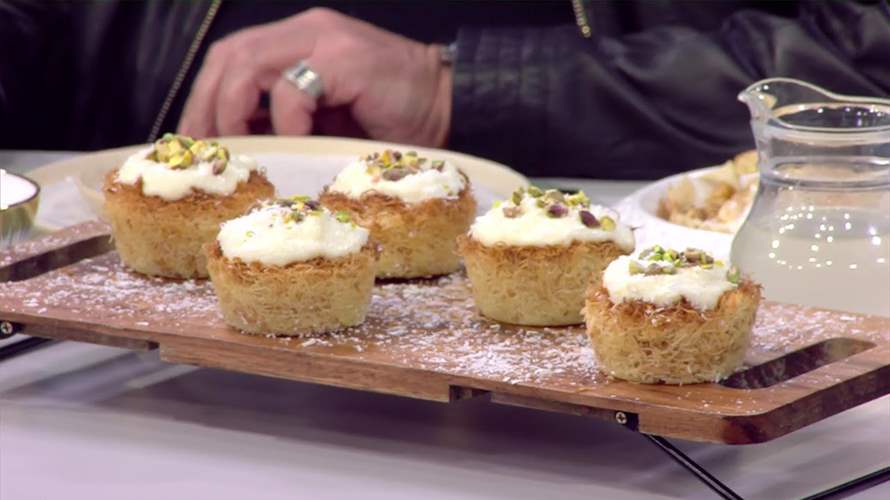 الأرز بدفين وحلوى العثملية... مائدة شهية على طريقة الشيف فادي زغيب (فيديو)