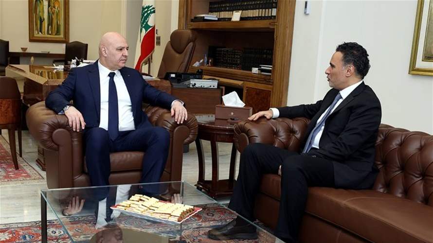  الرئيس عون اطّلع من رئيس لجنة الرقابة على المصارف على عمل اللجنة وخطتها