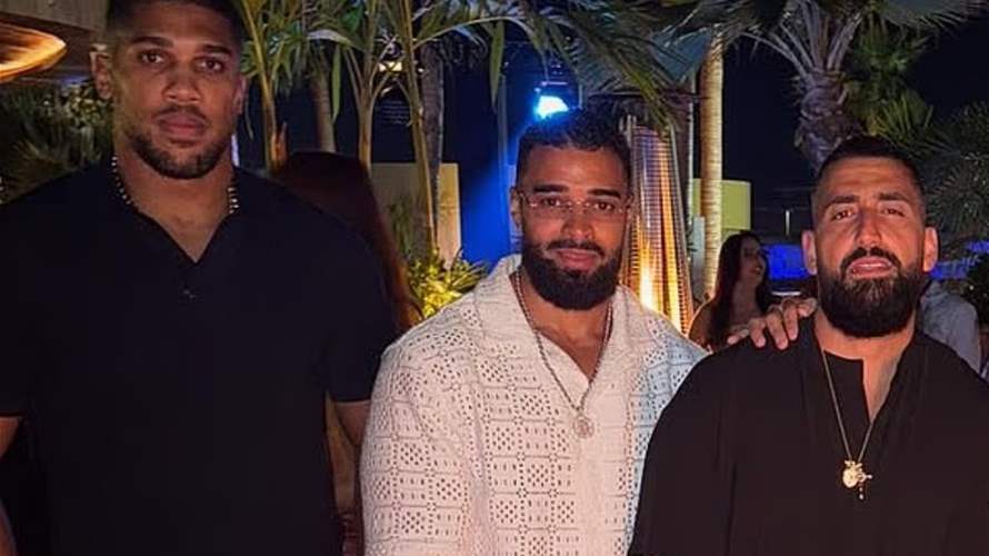 "كانا سندي ويميني ويساري"... بعد شهر من الحادث المأساوي: أنتوني جوشوا ينعى صديقيه بكلمات مؤثرة (فيديو)