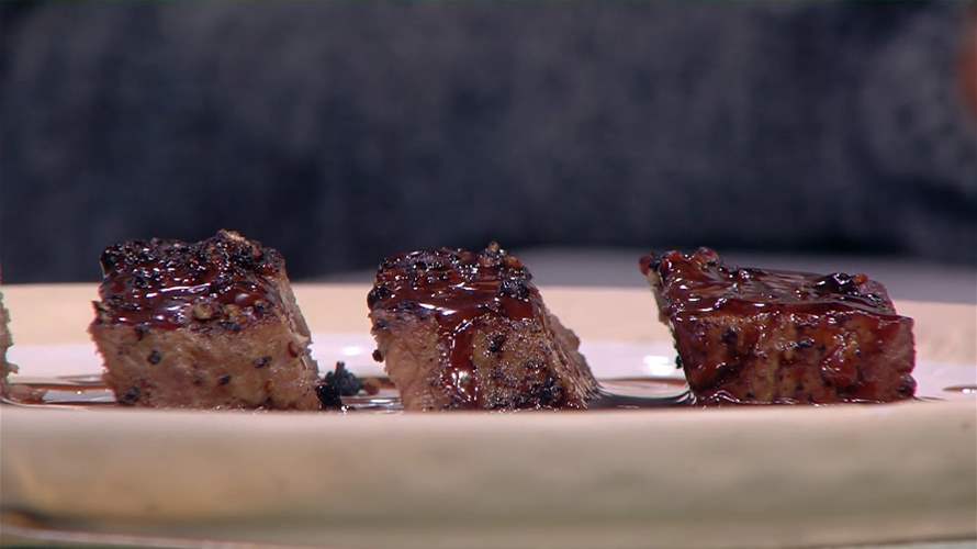 الستيك بالشوكولا والنبيذ وحلوى الـ”Brownie”... مائدة مميزة على طريقة الشيف فادي زغيب (فيديو)