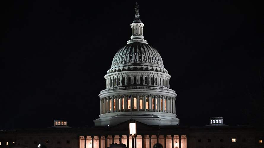US government shuts down, but quick resolution expected