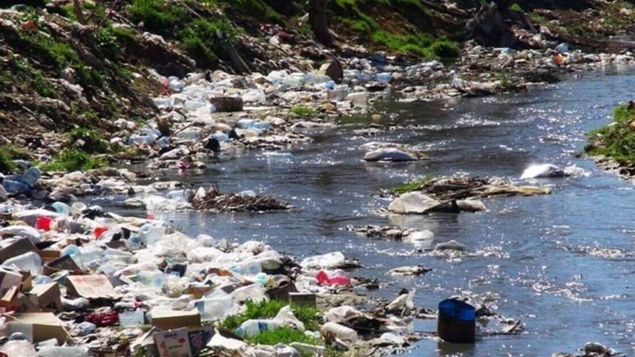كشف ميداني على تلوّث صناعي يصب في نهر الليطاني ومناشدة لوقف الإفلات من العقاب