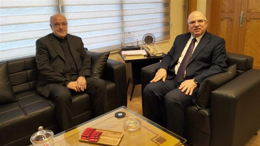 وزير العمل عرض الاوضاع مع السفير الايراني