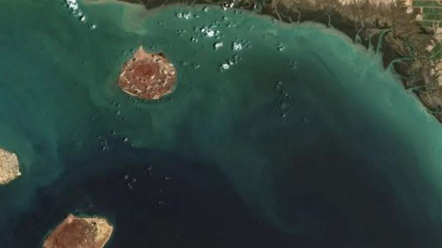 هيئة بحرية: زوارق مسلحة حاولت اعتراض سفينة في مضيق هرمز