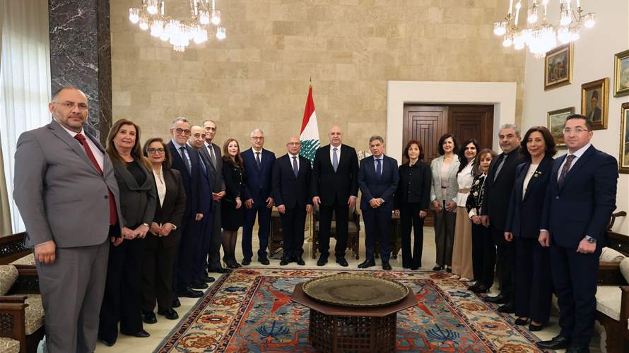 الرئيس عون تسلم من تجمع نقباء المهن الصحية مذكرة حول مكافحة منتحلي الصفة: للقيام بحملة توعية صحية شاملة 