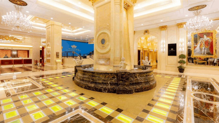 مع ارتفاع أسعار الذهب... فندق في الصين يقتلع سبائك ذهبية تزين أرضية مدخله ويبيعها: لن تصدقوا كم بلغت قيمتها 