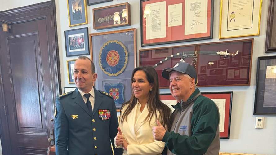 صورة من اللقاء الذي جمع قائد الجيش بالسيناتور الاميركي ليندسي غراهام