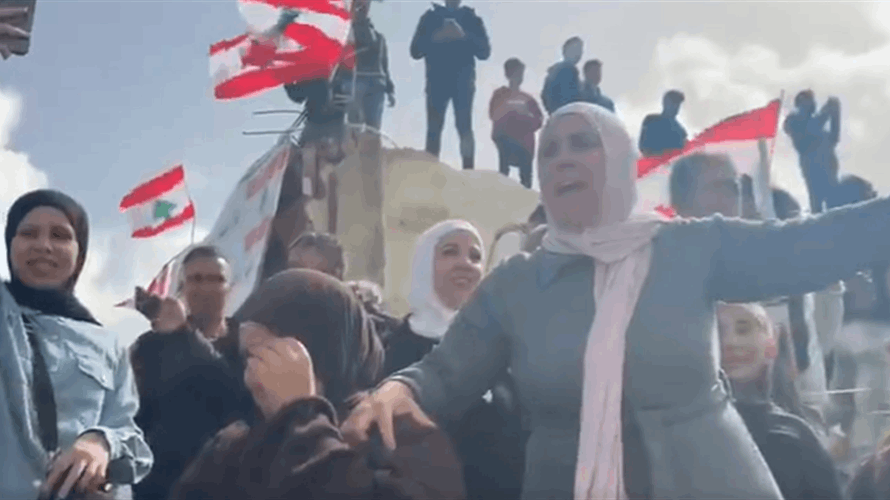 "يا هلا بالدولة عنا"... هكذا استقبل الجنوبيون رئيس الحكومة