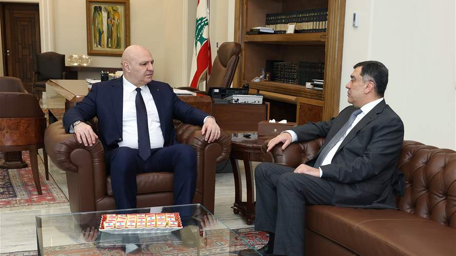  الرئيس عون اطّلع من الحوت على أوضاع شركة طيران الشرق الأوسط 