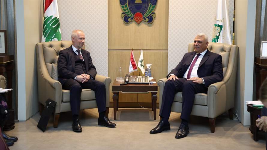 اللواء شقير عرض و نائب وزير الهجرة السويدي سبل التعاون