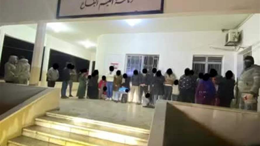 الجمارك توقف فانا في النبي شيت وعلى متنه 28 سوريا دخلوا خلسة