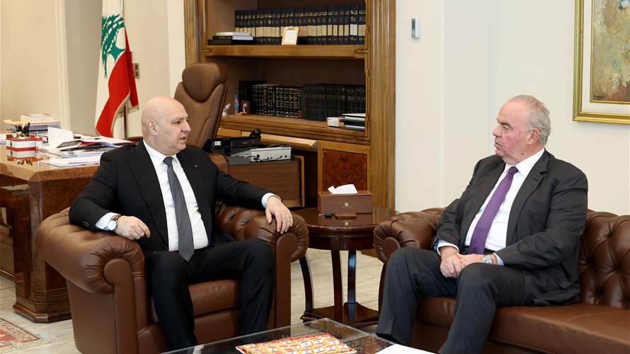 وزير الاتصالات يطلع عون على خطة تحسين الخدمات وتطبيق القانون 431