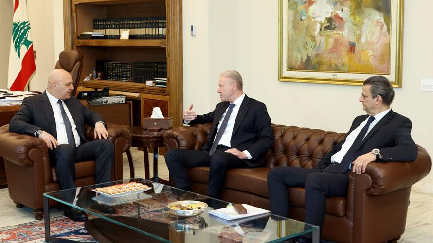 الرئيس جوزاف عون عرض مع وزير الخارجية والمغتربين يوسف رجي ومدير الشؤون السياسية في الوزارة السفير إبراهيم عساف عدداً من المواضيع التي تعمل الوزارة على إنجازها