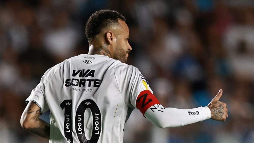 بعد خضوعه لجراحة في الركبة... نيمار يعود الى اللعب مع سانتوس 